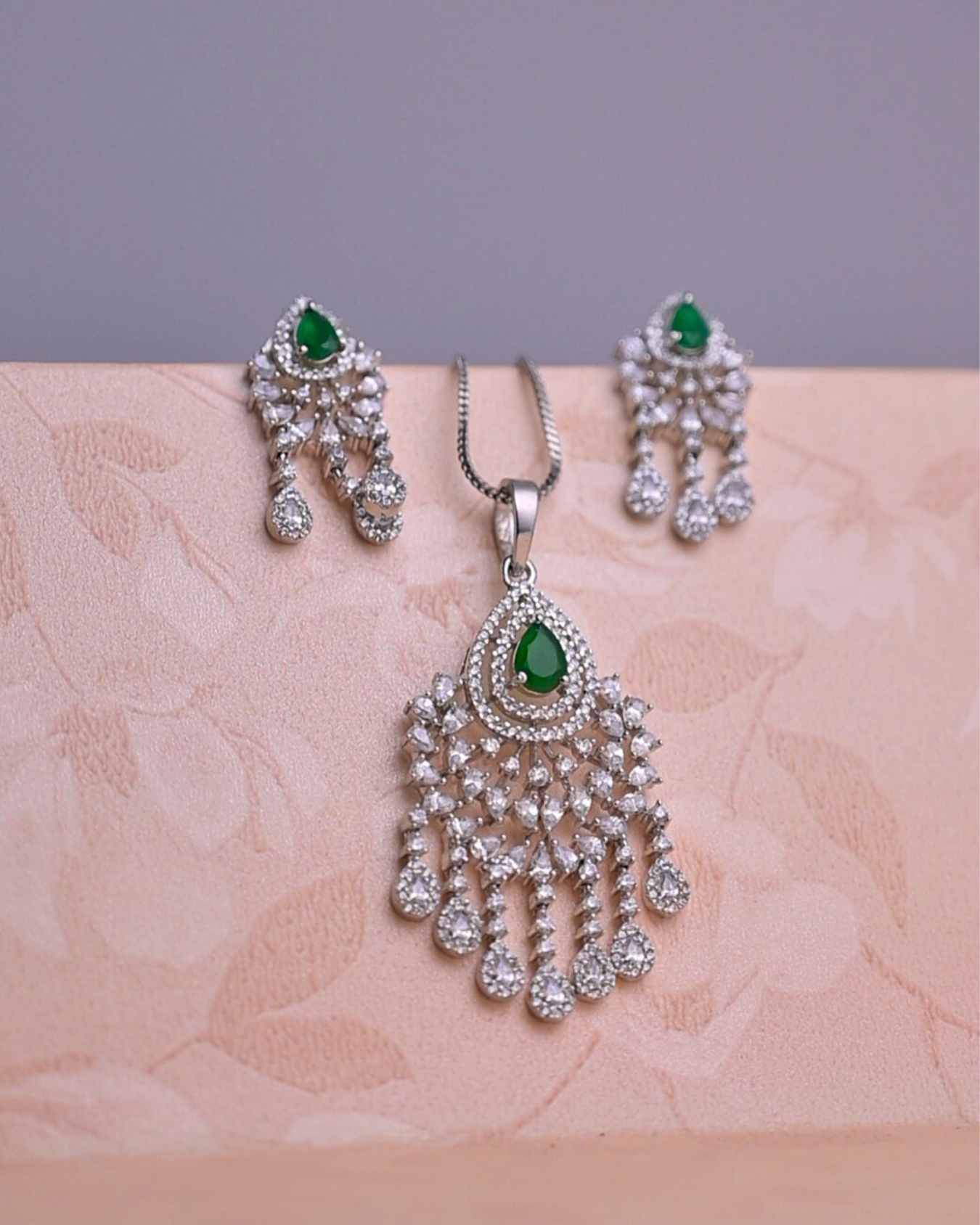 Lustre Green Pendant