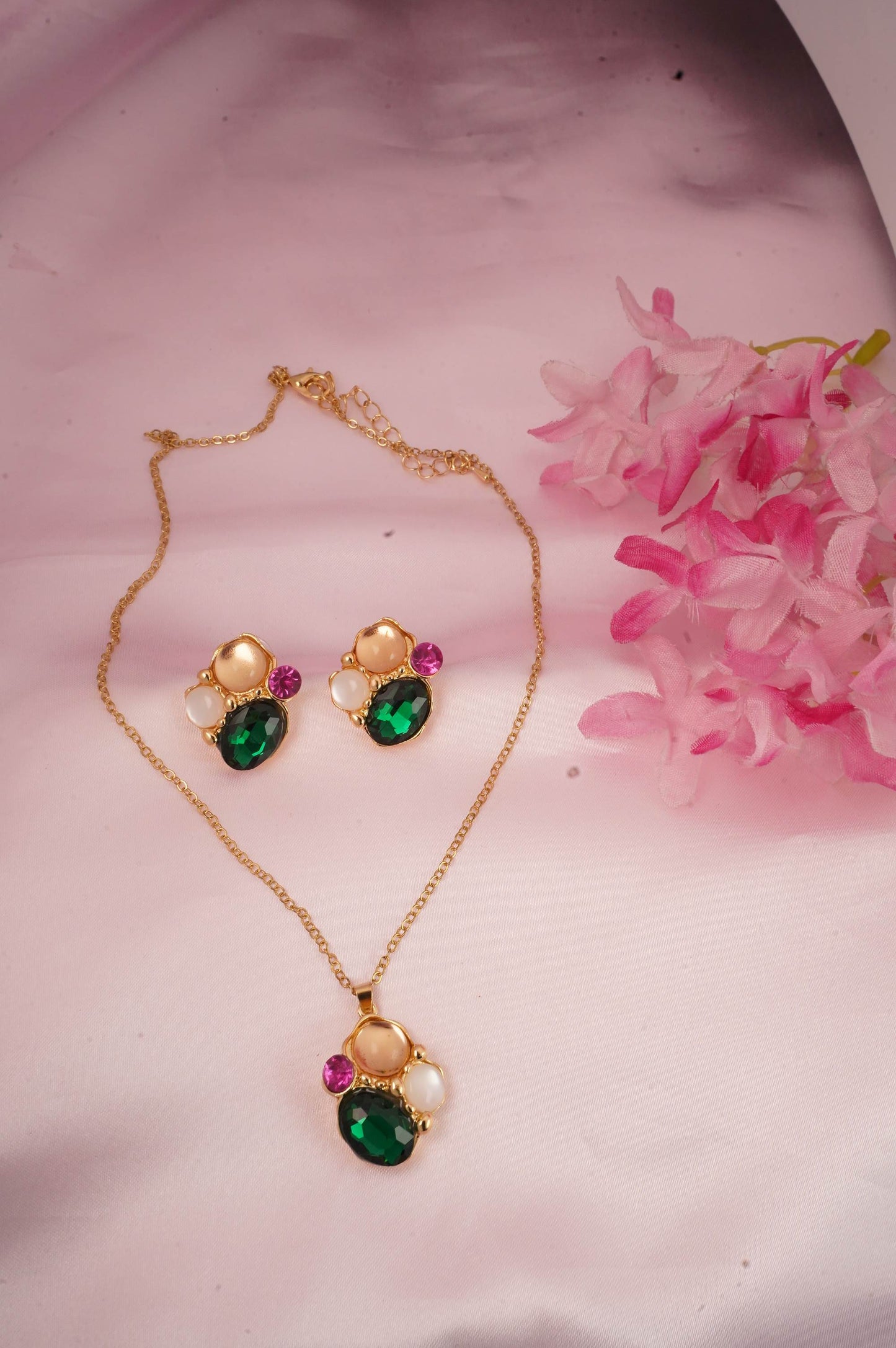 Emerald Blossom Pearl Set