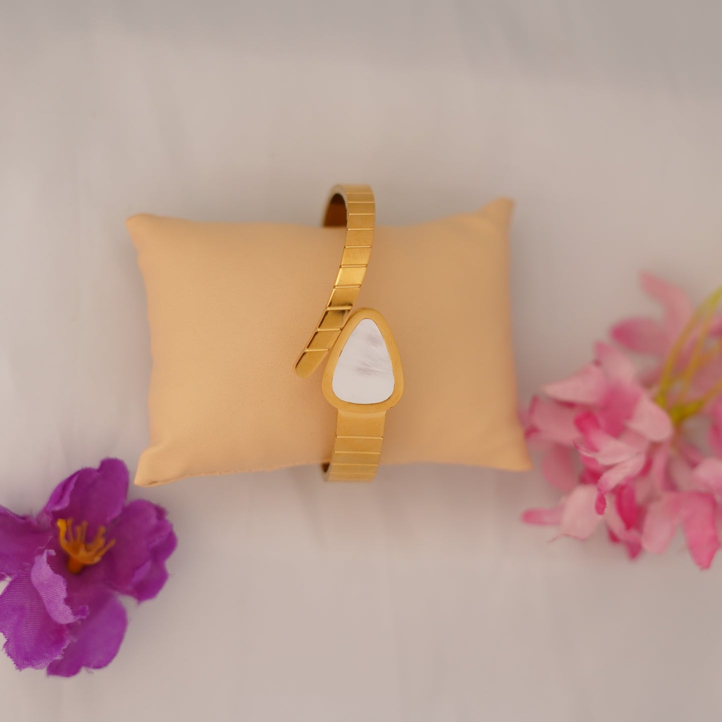 Golden Teardrop Bracelet