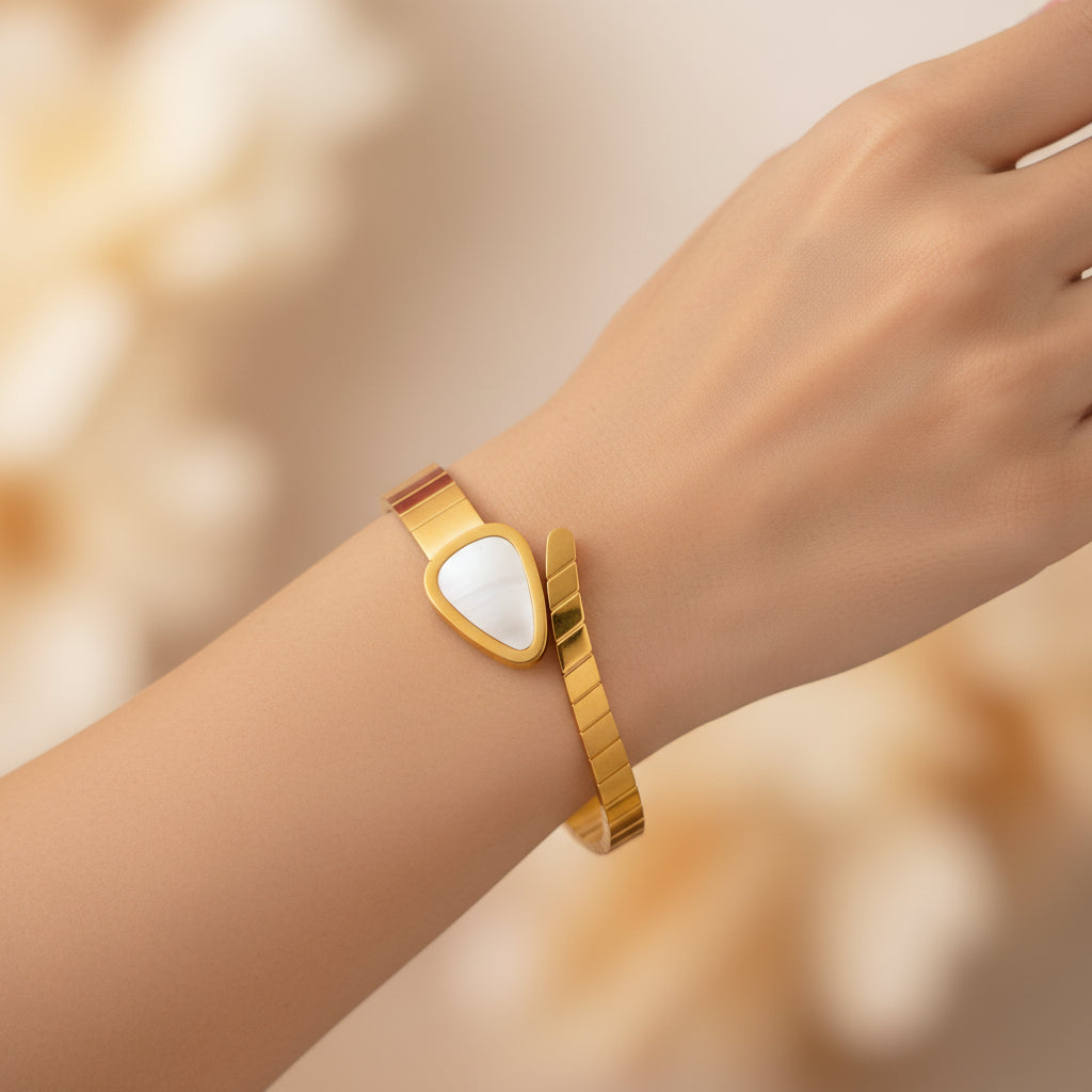 Golden Teardrop Bracelet