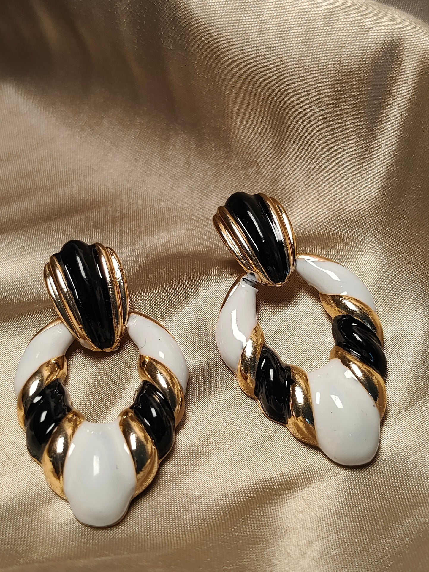 Noir Swirl Hoops π€π€