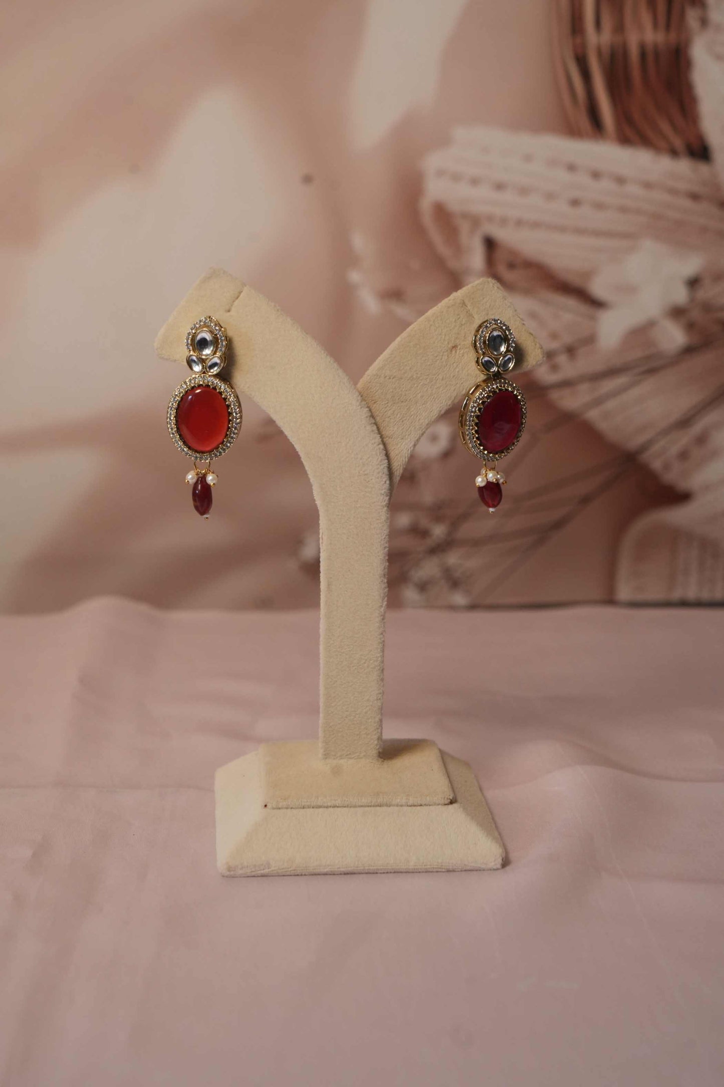 The Queen's Charm (Red)