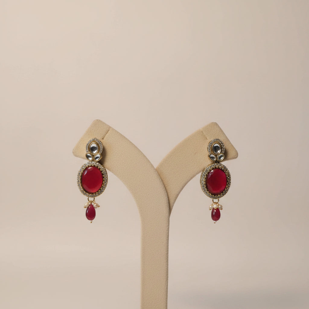 The Queen's Charm (Red)