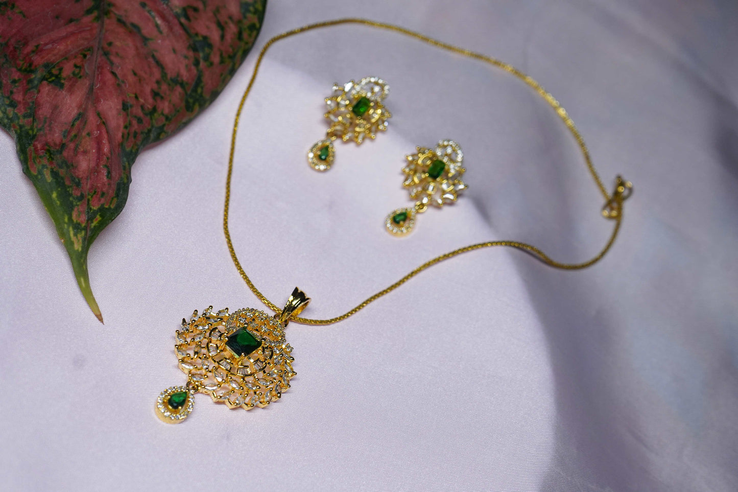 Verdant Leaf Pendant