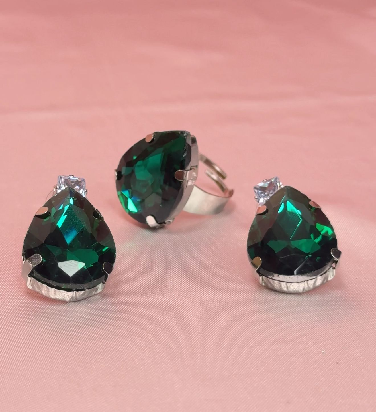 Korean Green Teardrop Glass Stone Set