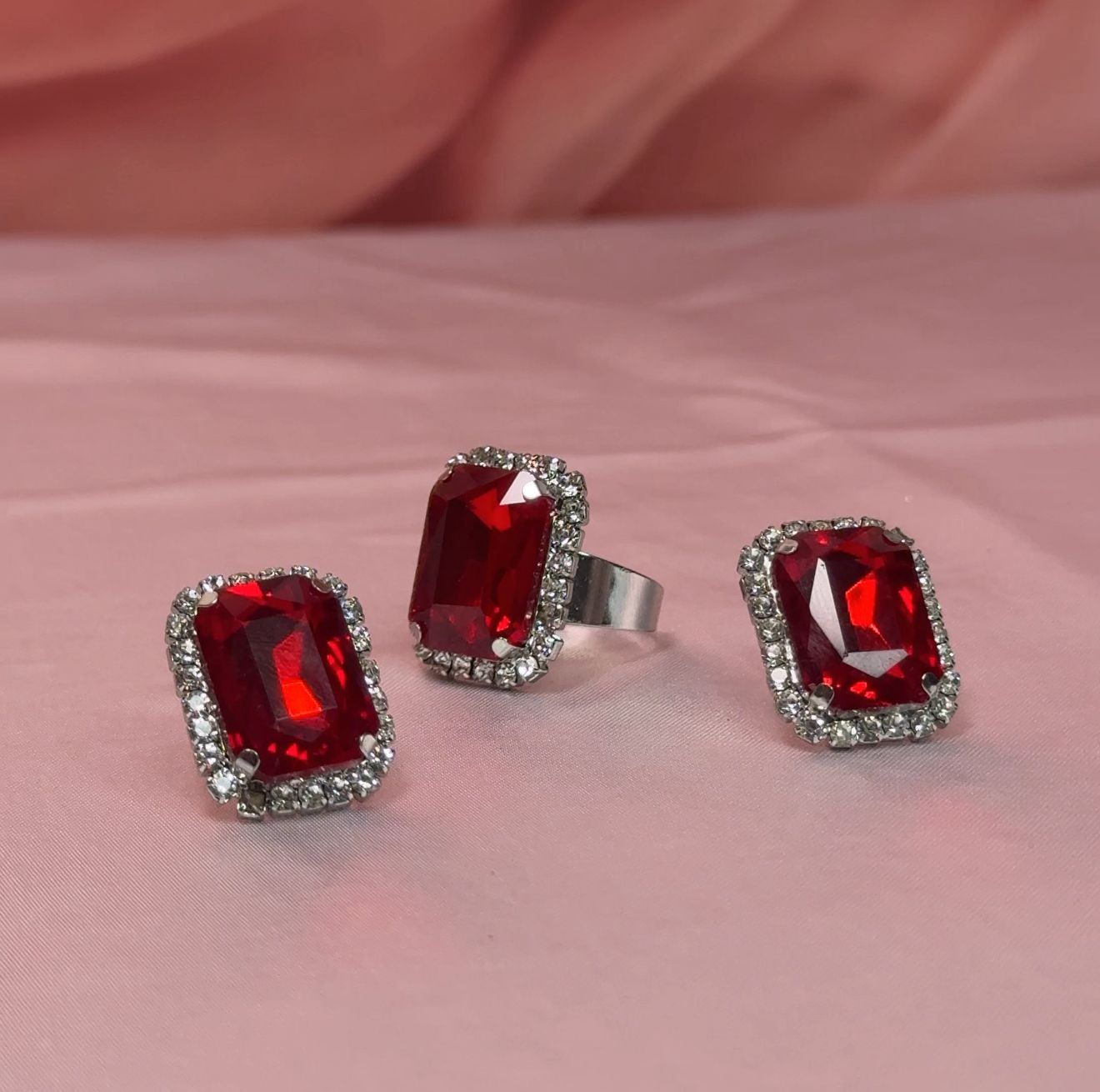 Korean Red Qudra Glass Stone Set