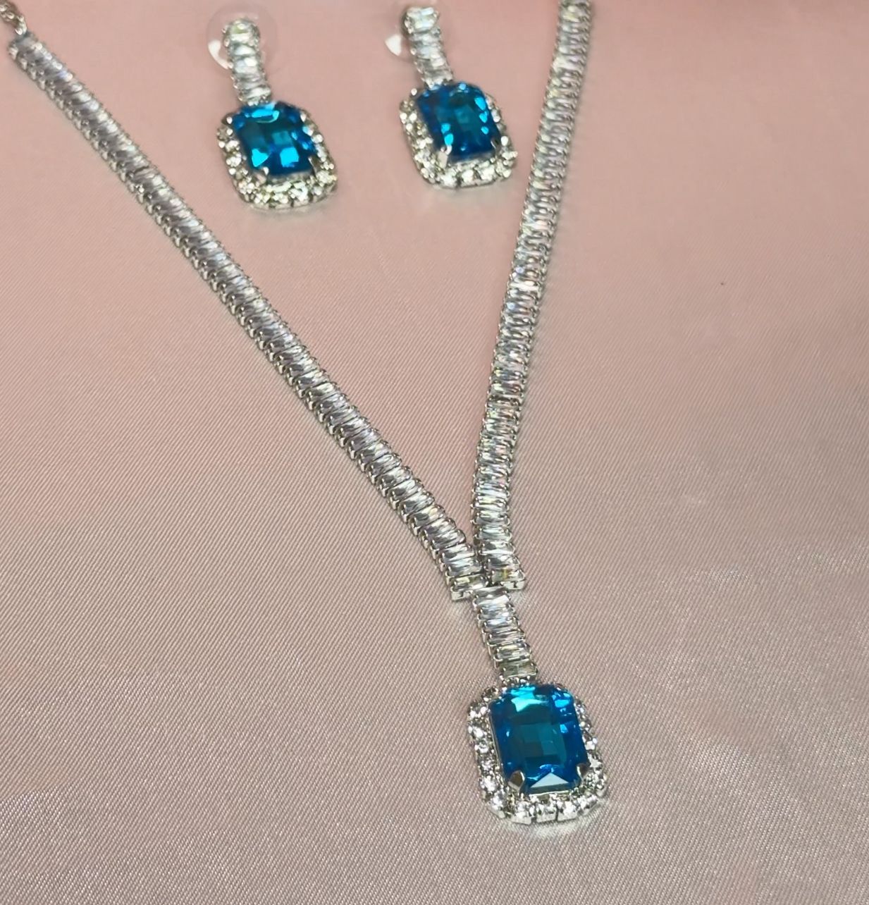 Firozi Crystal Pendant Set