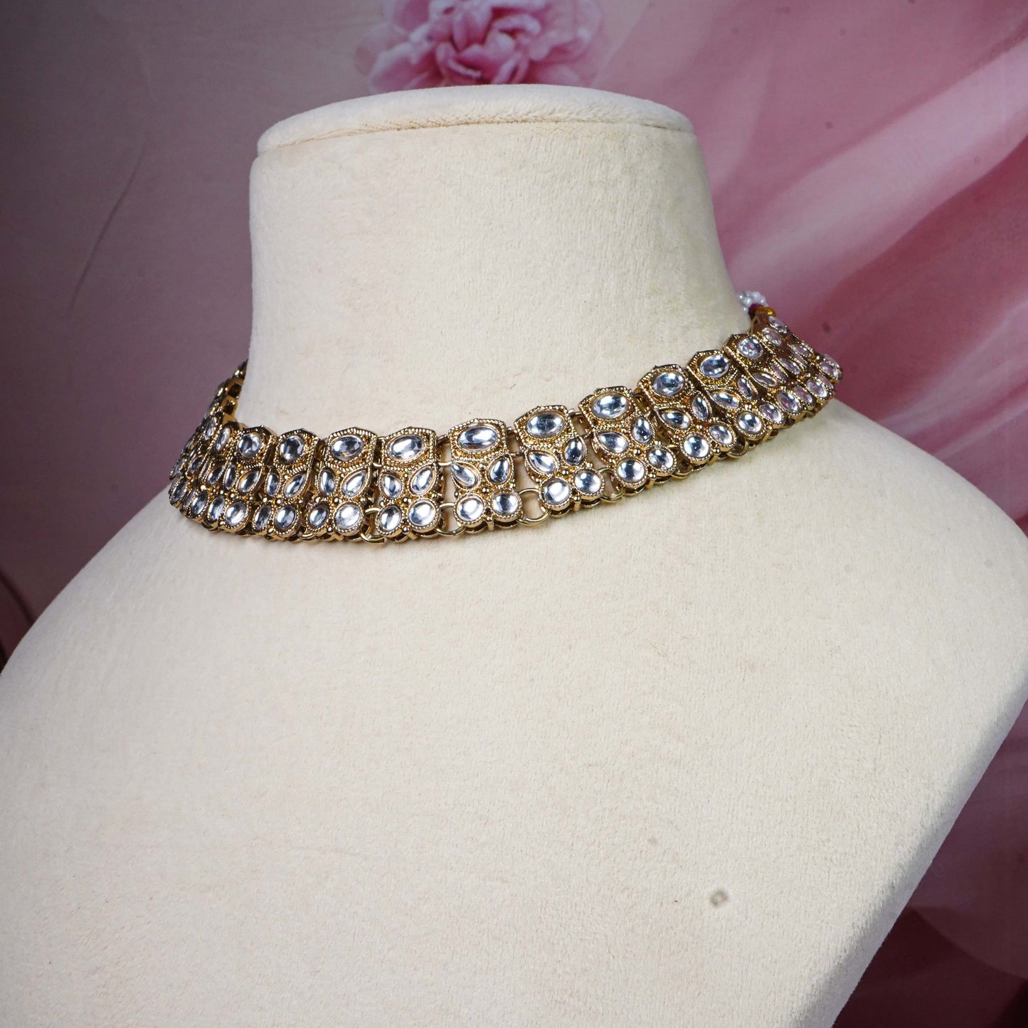 White Sleek Choker Set