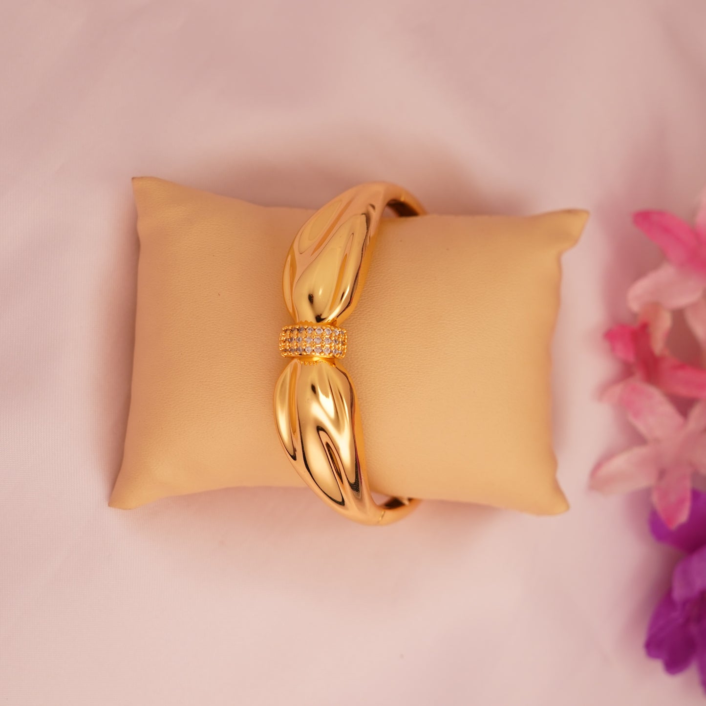 Golden Luxe Knot