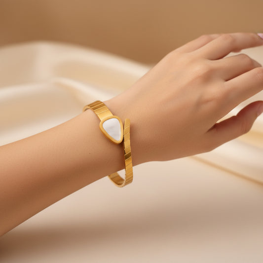 Golden Teardrop Bracelet