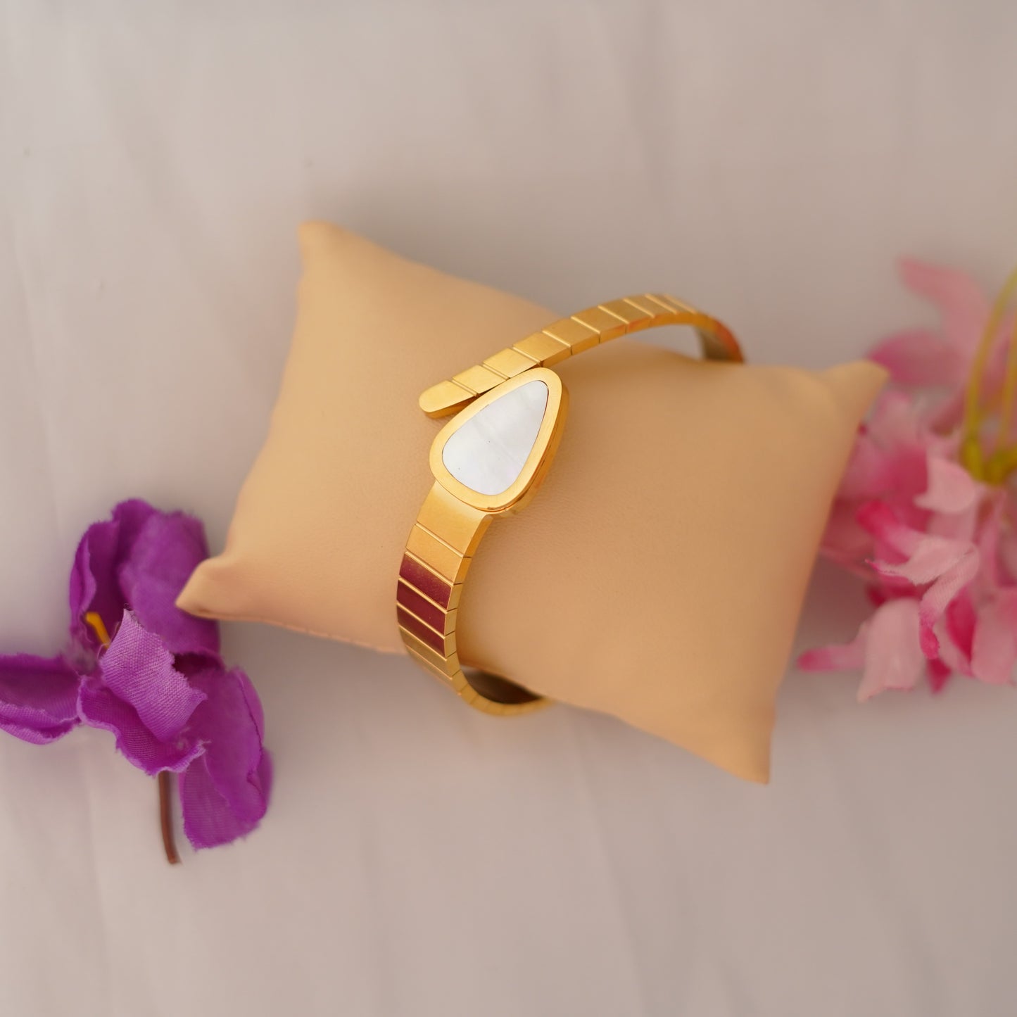 Golden Teardrop Bracelet