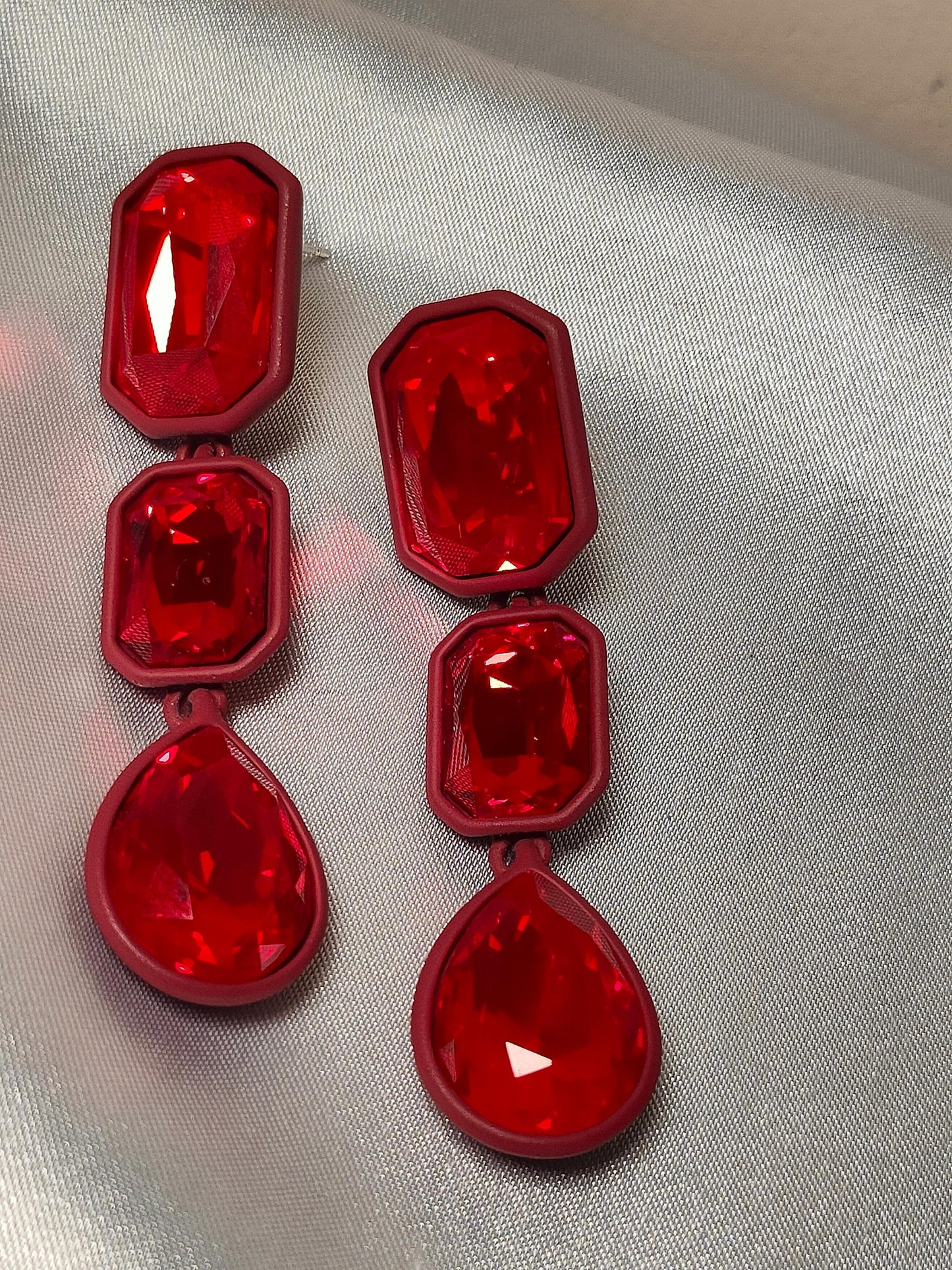 Scarlet Cascade ❤️