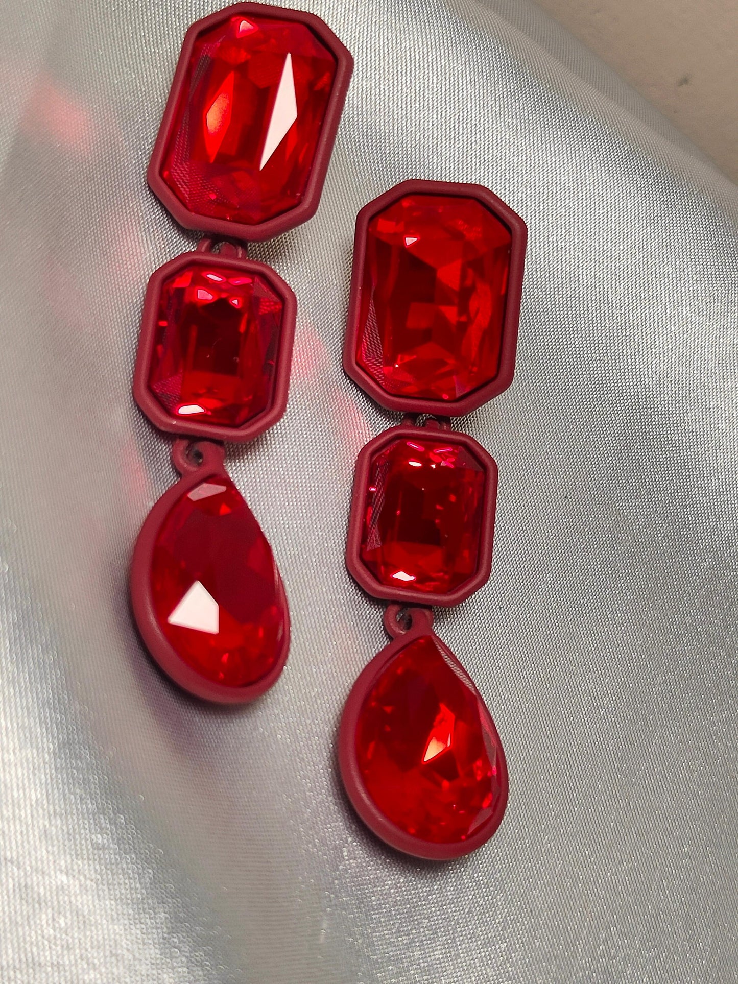 Scarlet Cascade ❤️