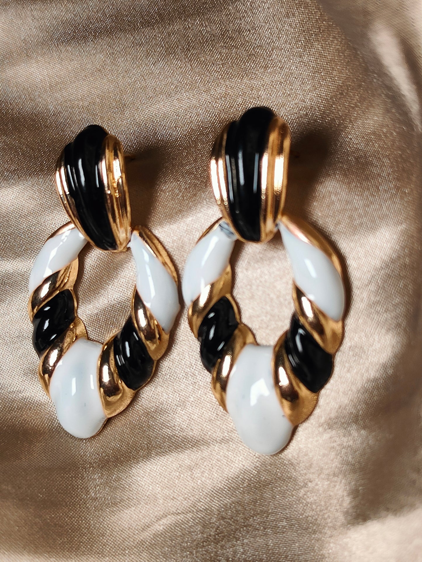Noir Swirl Hoops 🖤🤍
