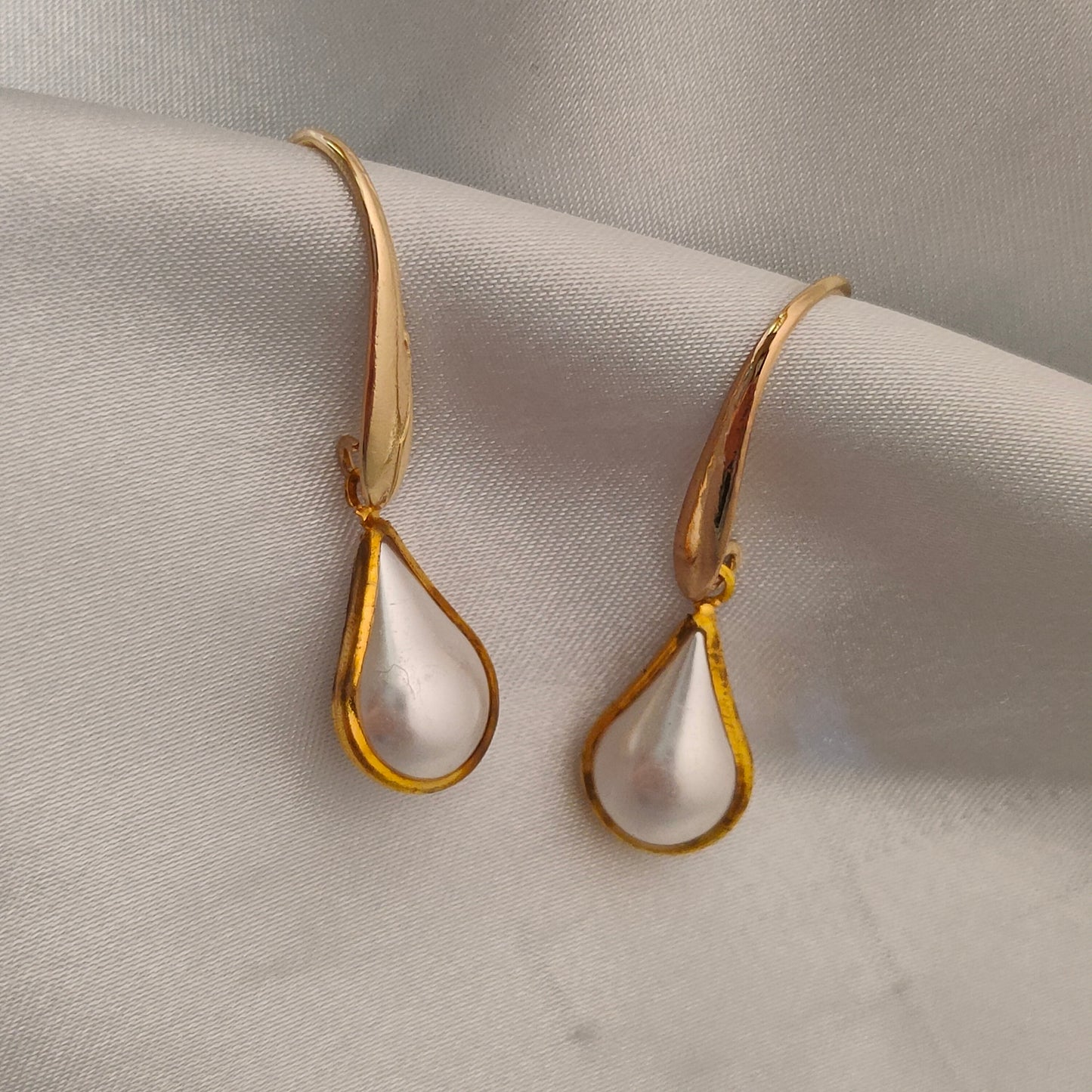 Teardrop Pearl Hooks