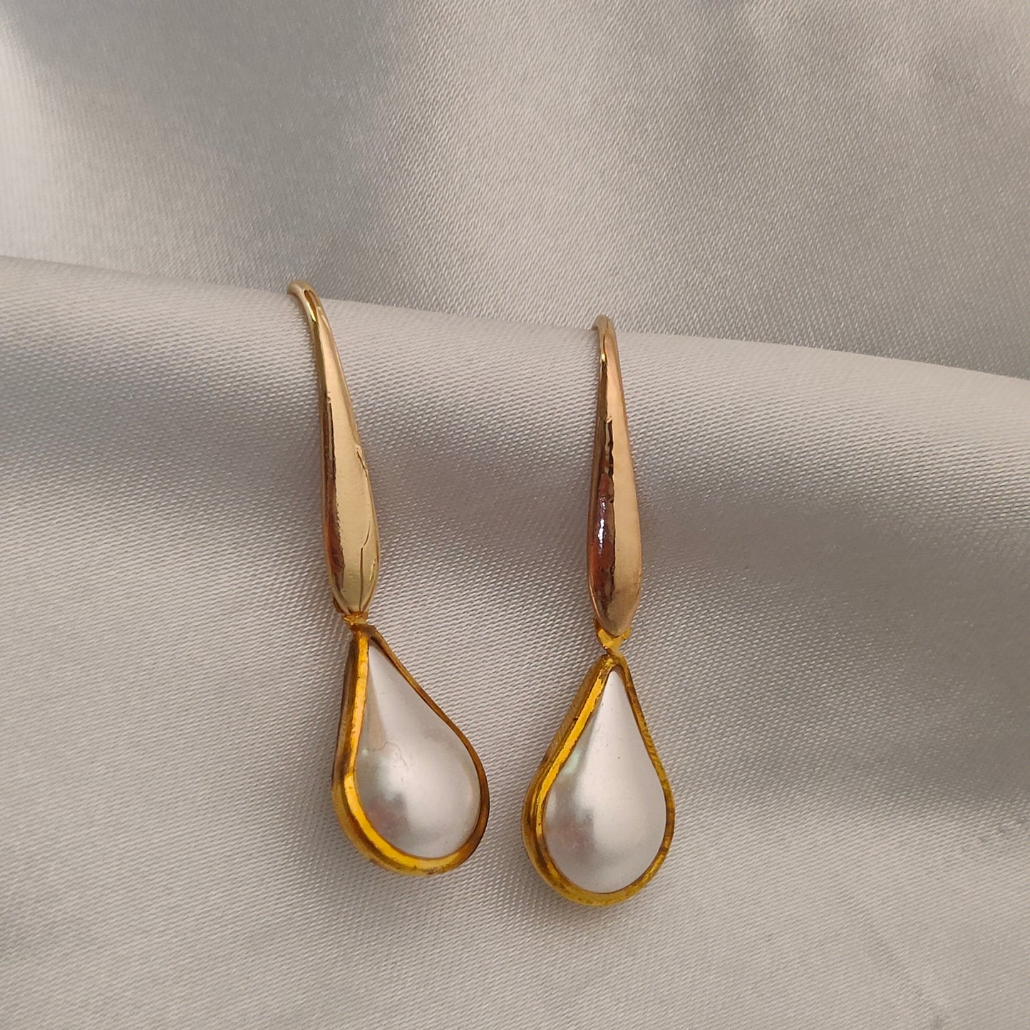 Teardrop Pearl Hooks