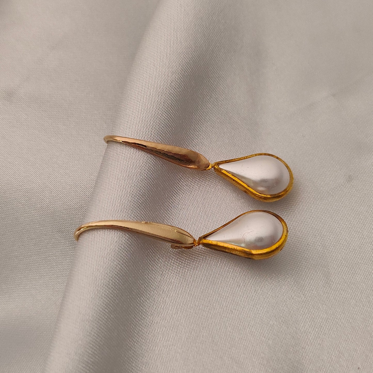 Teardrop Pearl Hooks