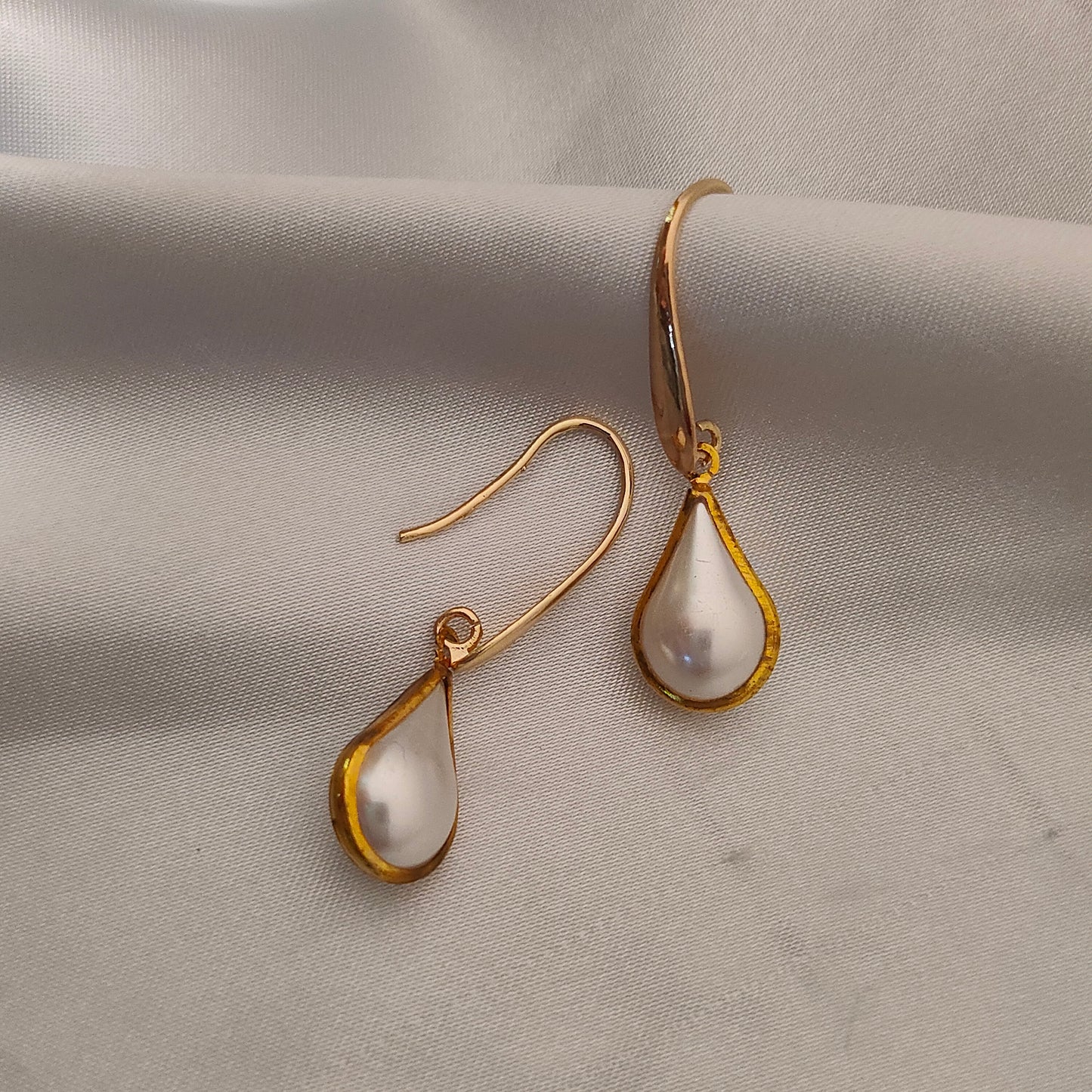 Teardrop Pearl Hooks