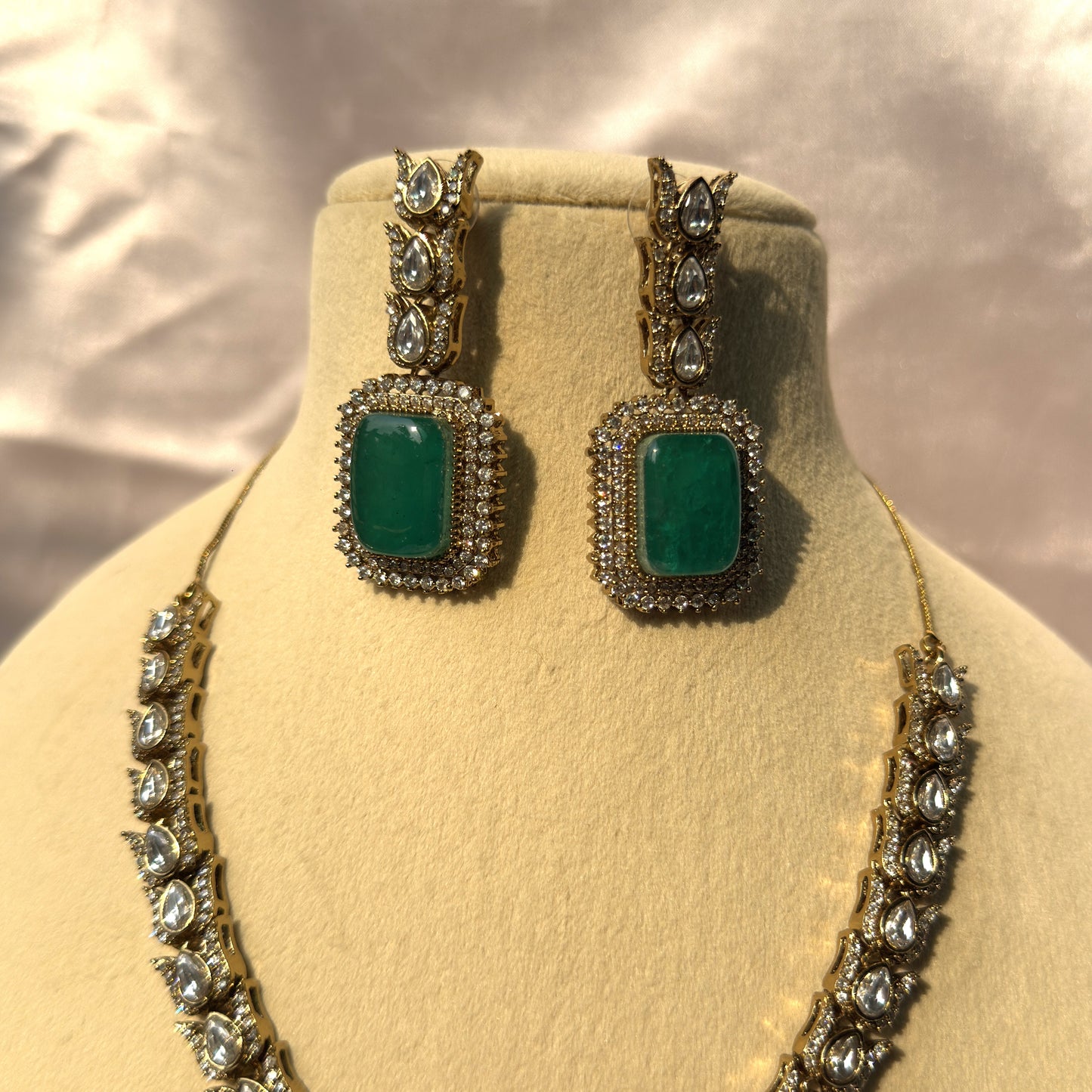 Green Petal Lustra