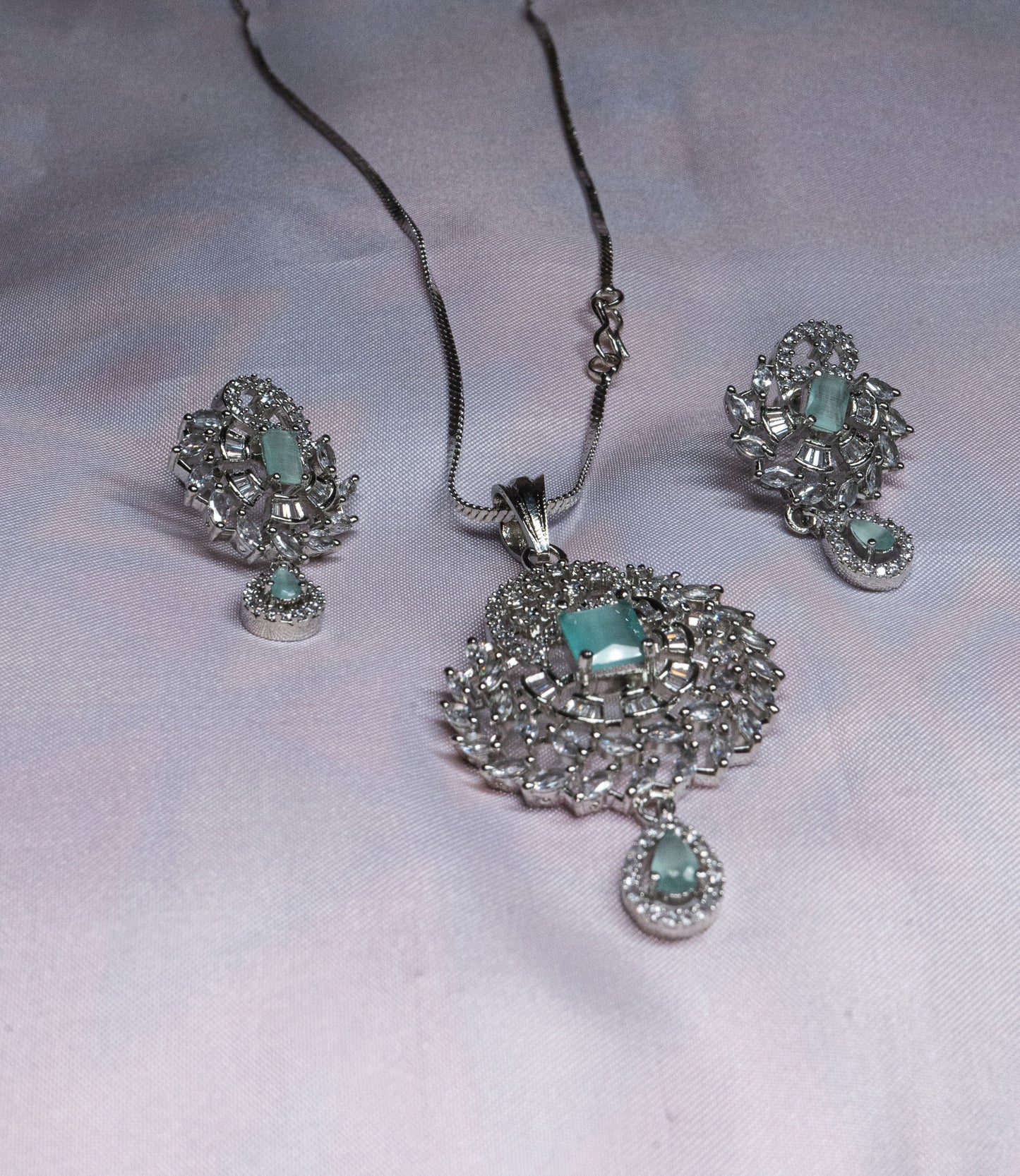 Leaflit  Pendant Set
