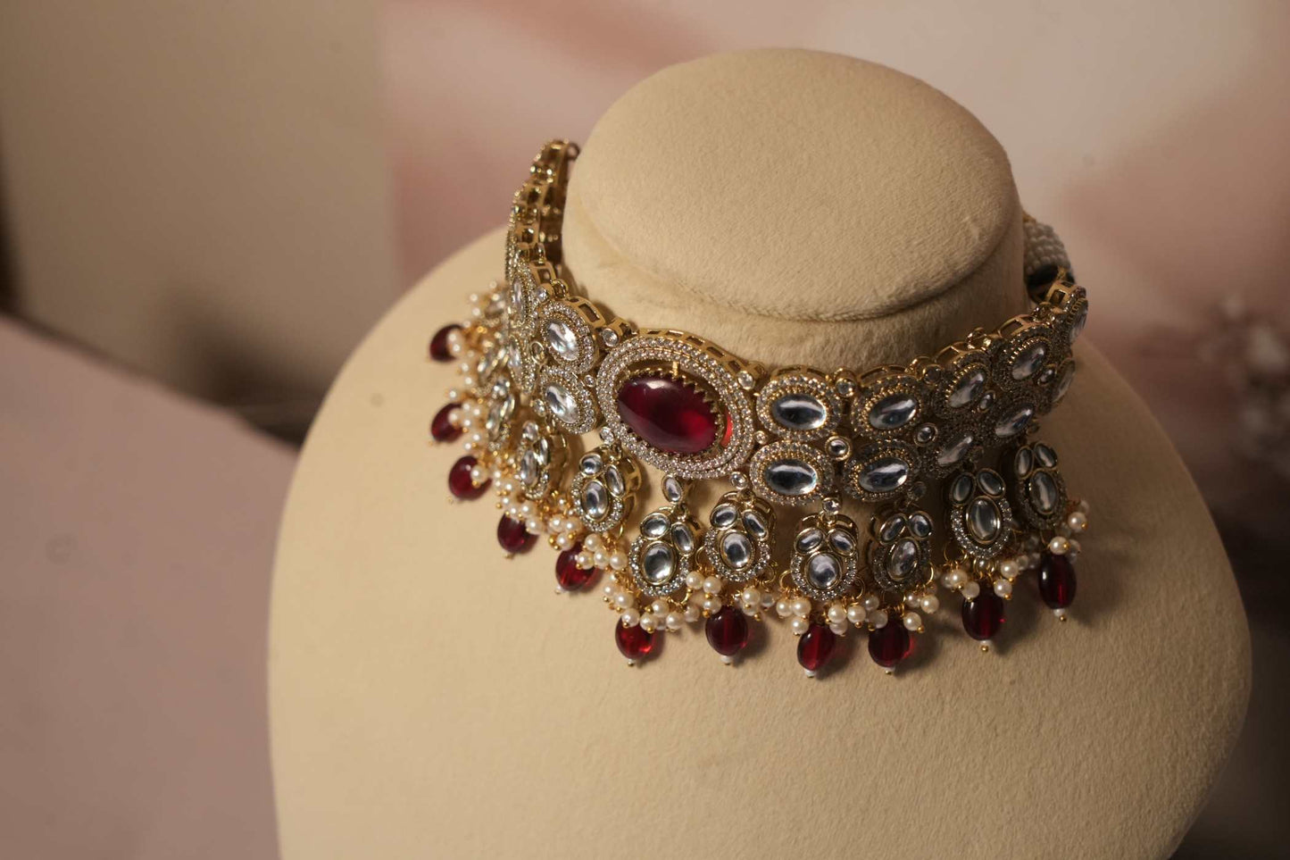 The Queen's Charm (Red)