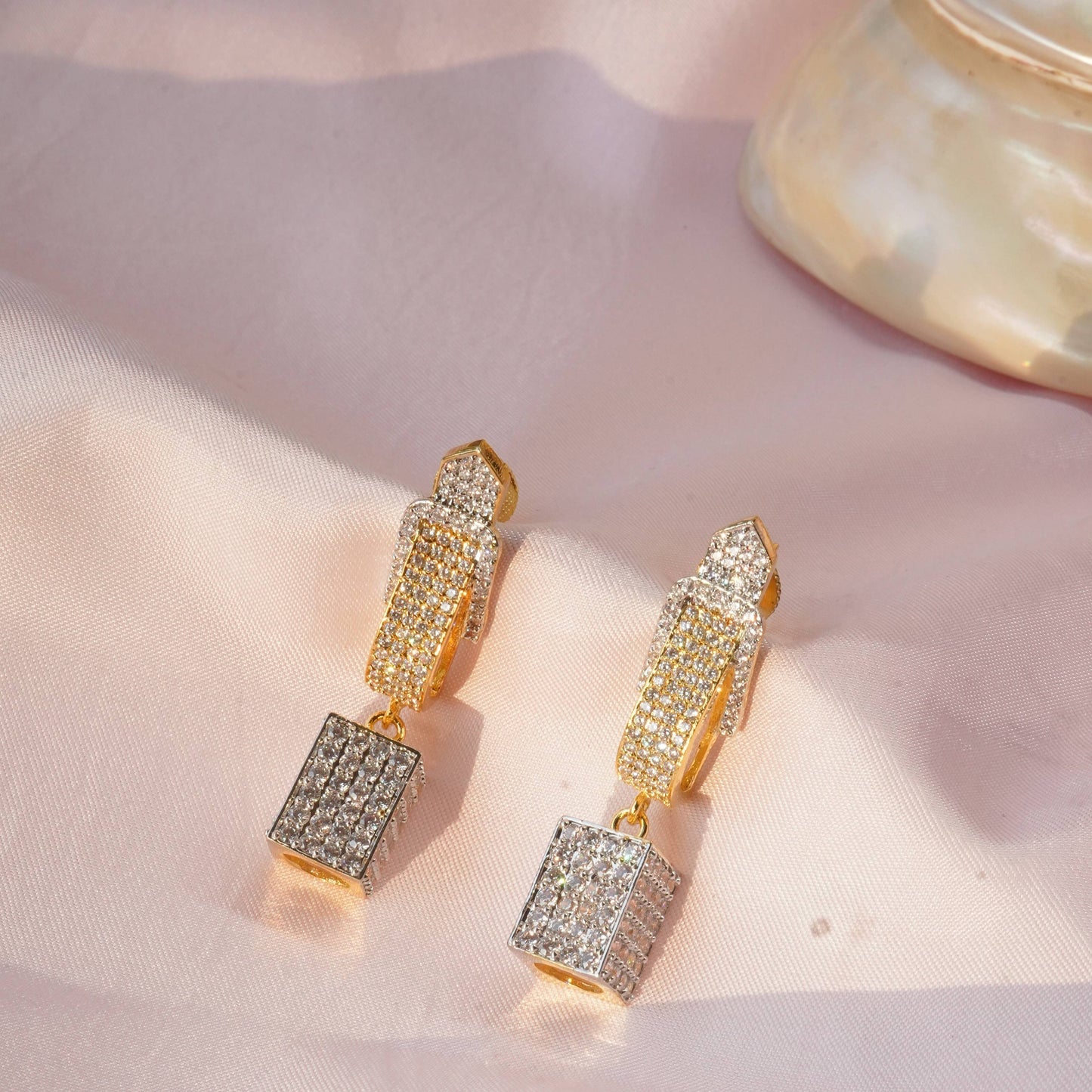 American diamond Stylish Earring, Glamnaari