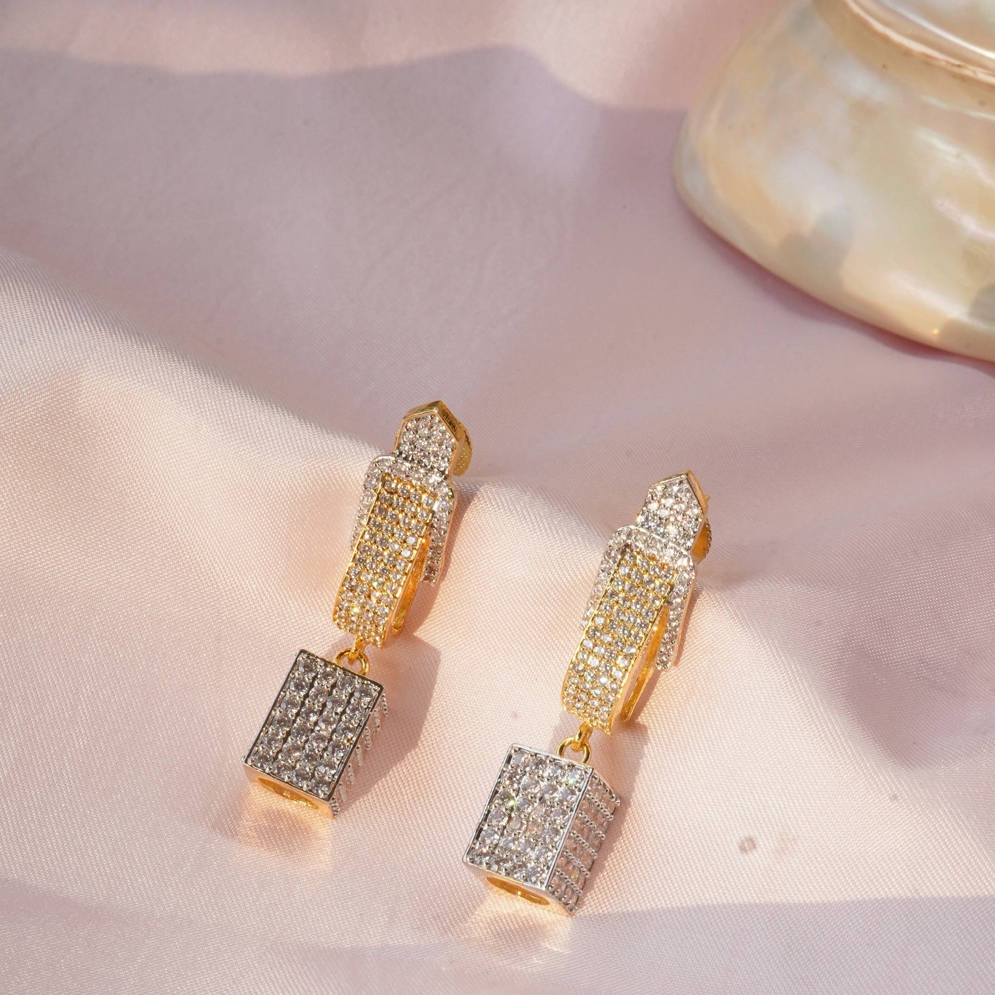 American diamond Stylish Earring, Glamnaari