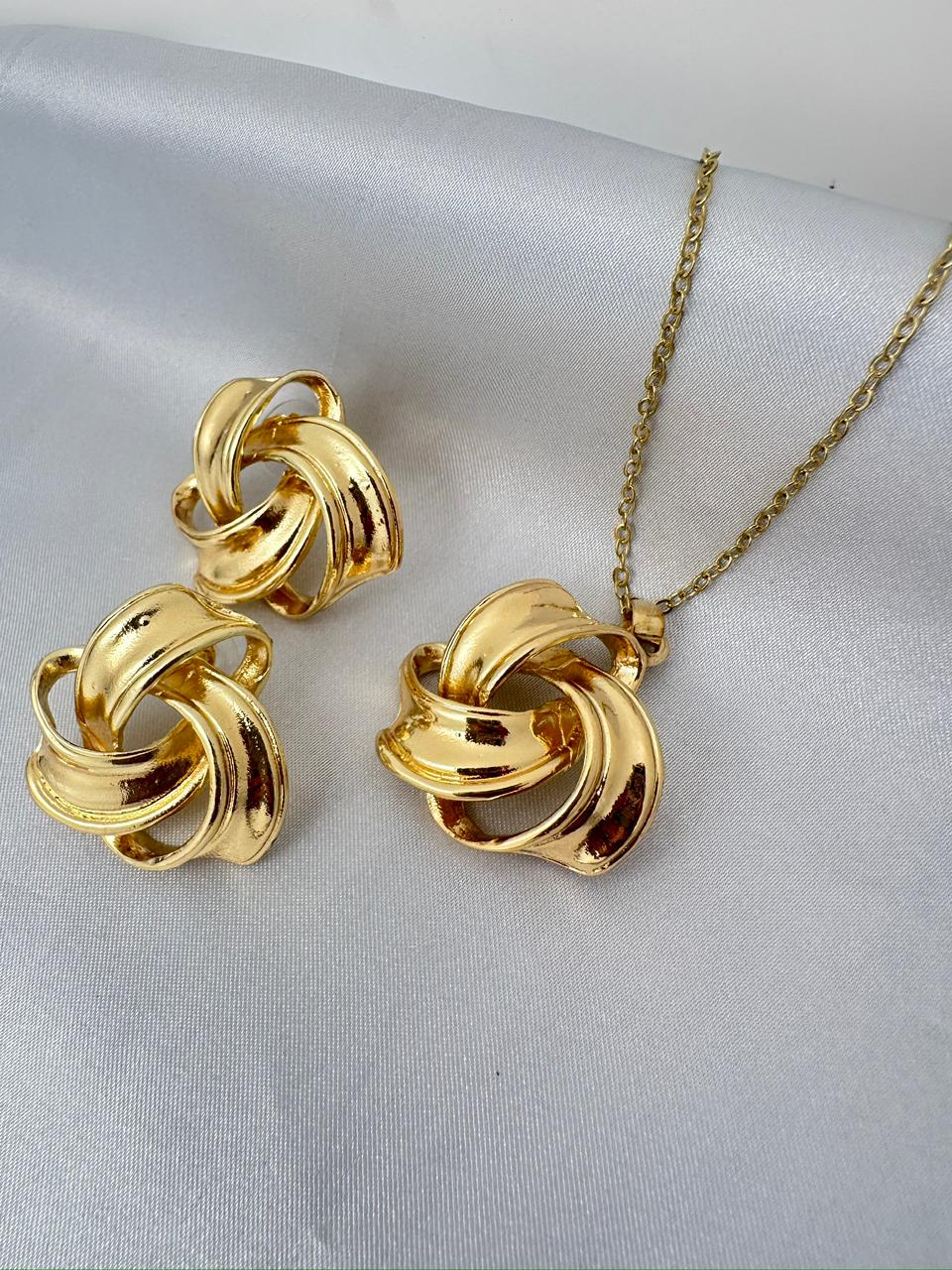 Swirl Knot Pendant Set
