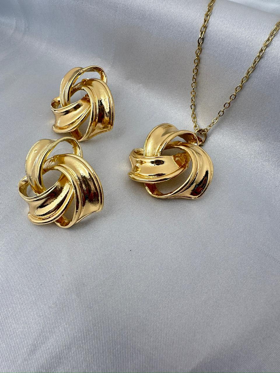 Swirl Knot Pendant Set