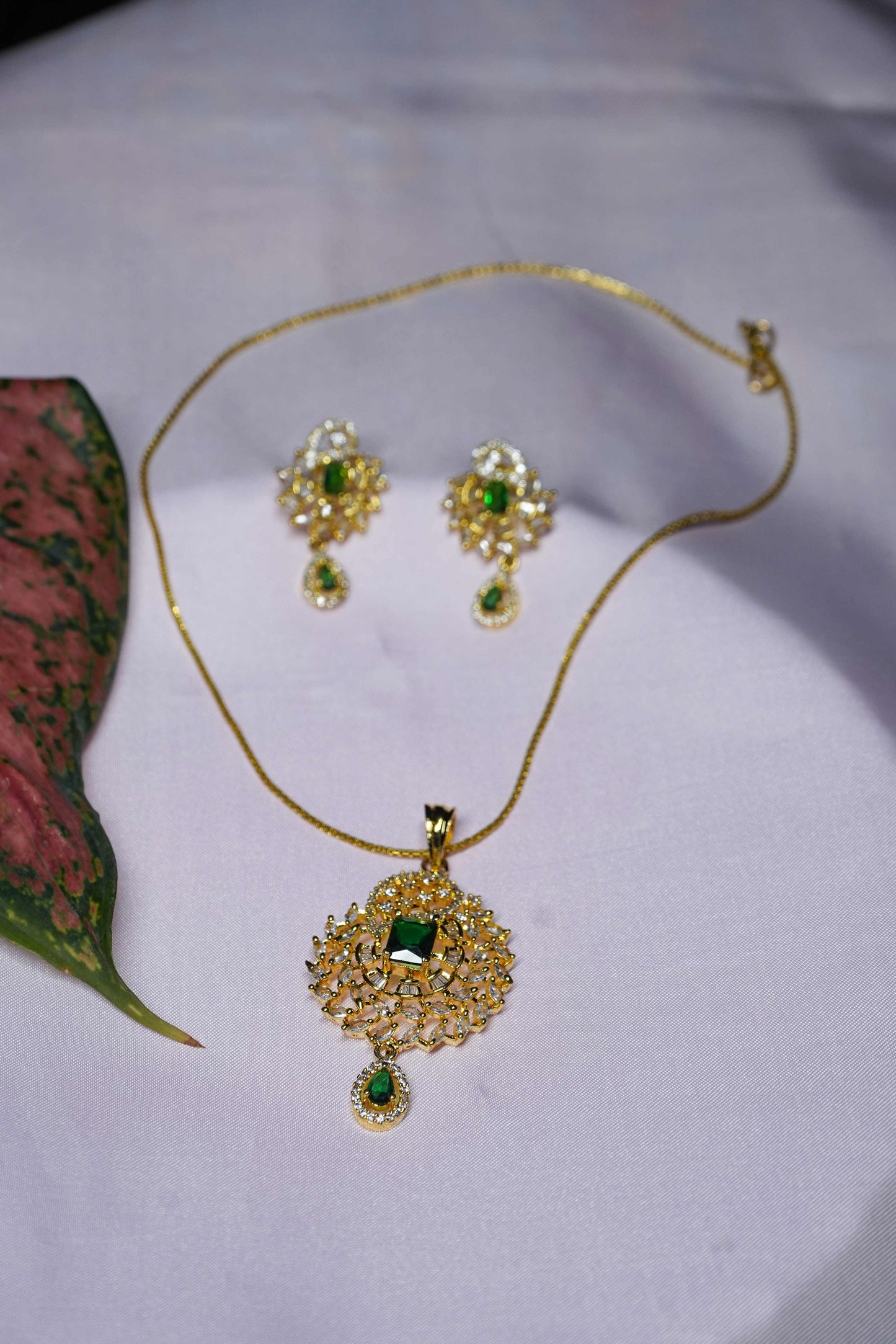 Verdant Leaf Pendant