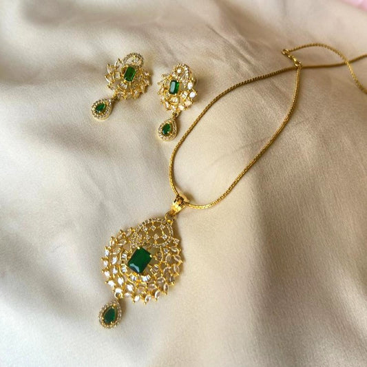 Verdant Leaf Pendant