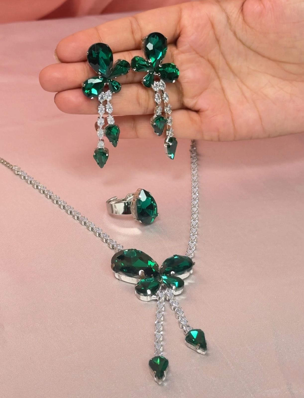 Green Aura Bow Pendant Set