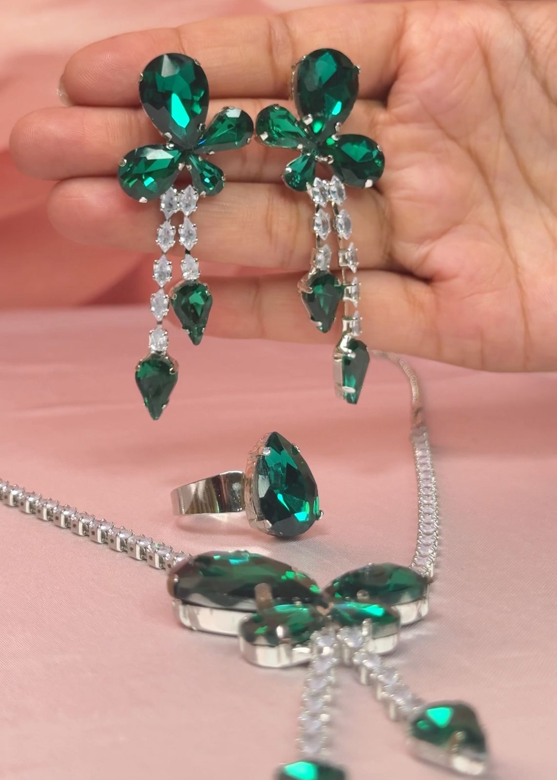 Green Aura Bow Pendant Set