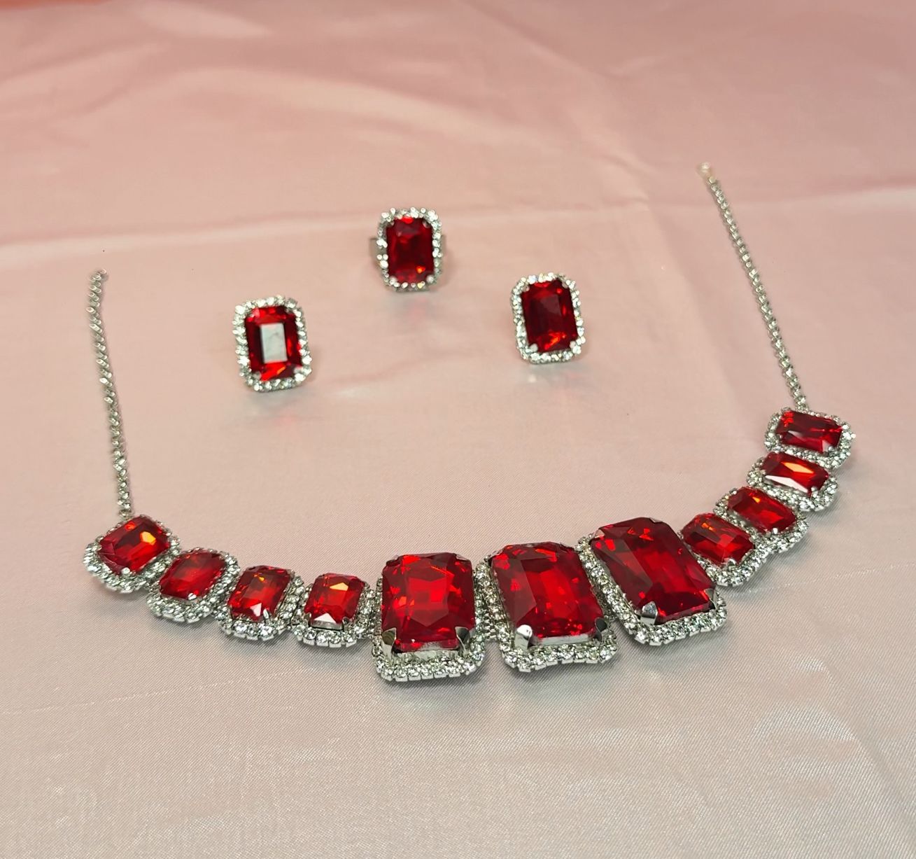 Korean Red Qudra Glass Stone Set