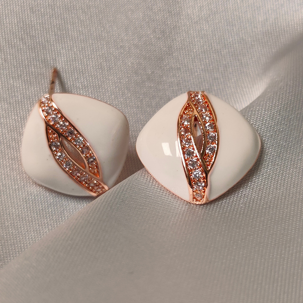 Celestia Dusk Studs 🤍