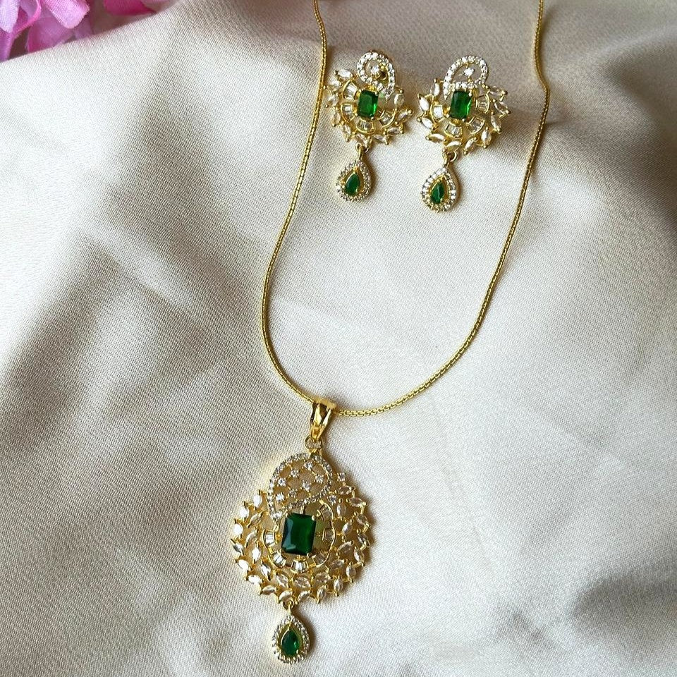 Verdant Leaf Pendant